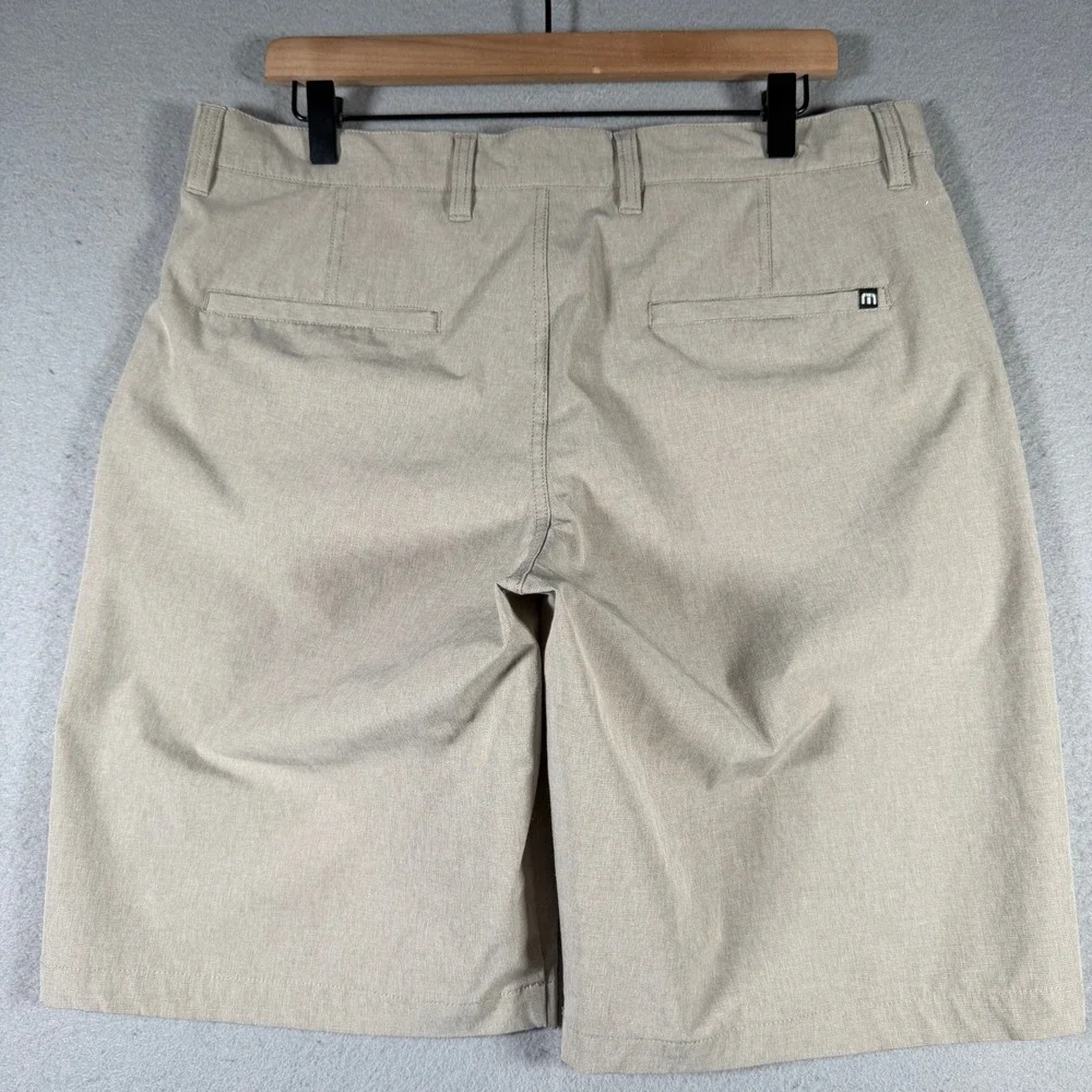 Travis Mathew Mens Tan Khaki Golf Shorts Size 34 Stretch Performance Casual 9 In